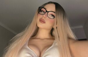 Карина Училка (Astazia Karina)
