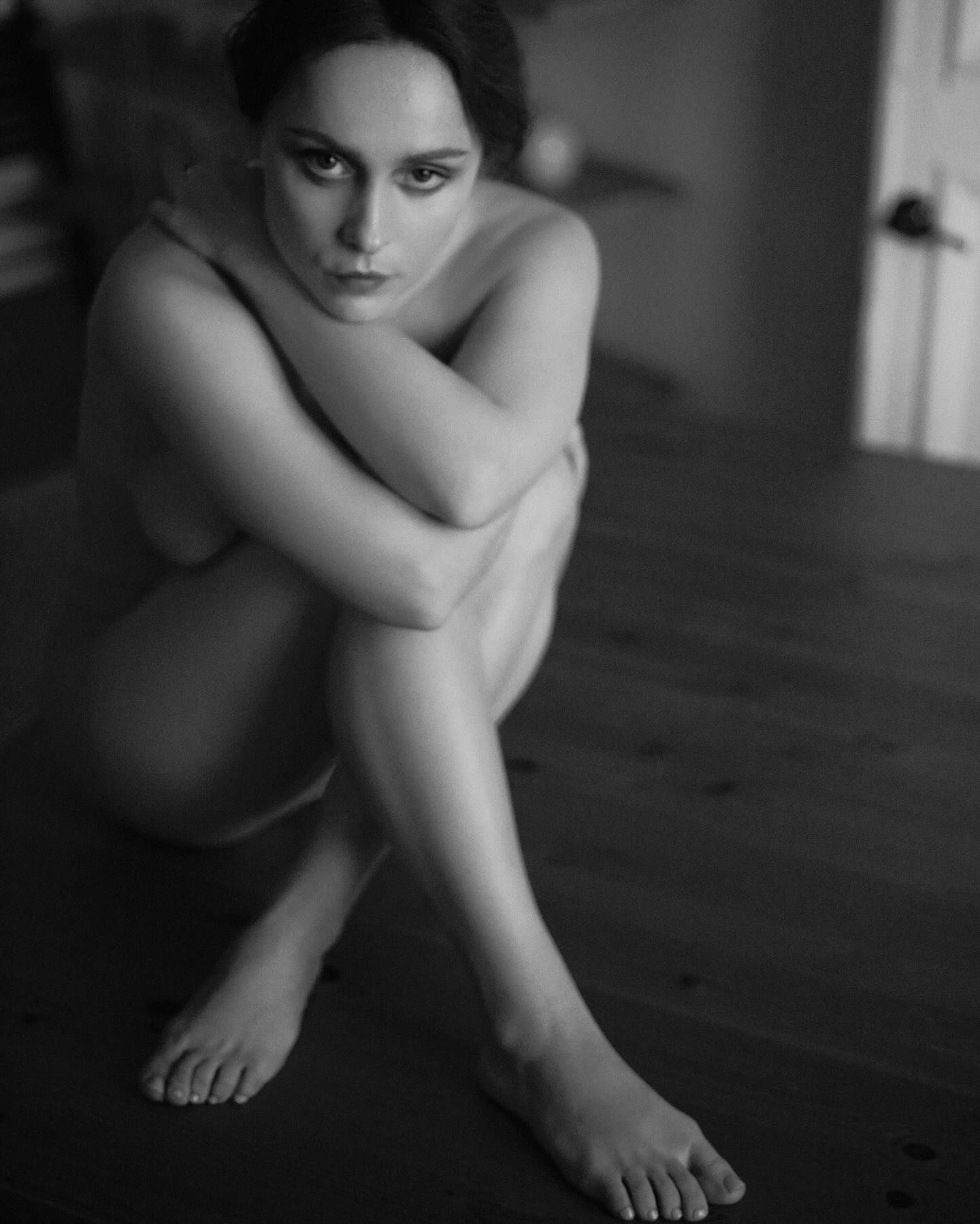 Rus pornosini onlayn tomosha qiling: Ikki qiz bir yigitni kotaradi It uslubidagi juda chiroyli porno surat