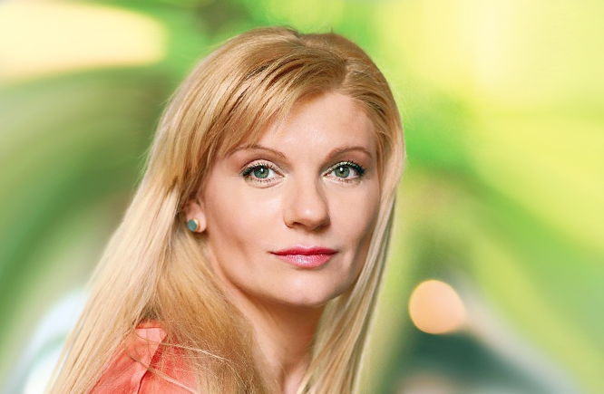 Yetuk ayollar bilan erotik qol ishlari